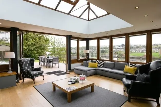 Oaktree Lodge - Luxury Cottage Hot Tub Sea Views