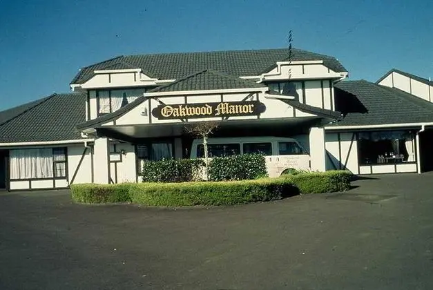 Oakwood Manor
