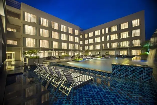 Oakwood Residence Whitefield Bangalore - Havuz