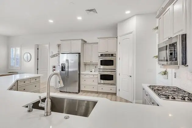 Villa Oasis A Stunning Pool Experience Minutes to Vegas Strip Spa Waterfall RV Parking 5 Bedrms 6 Beds 1 Story - Oda