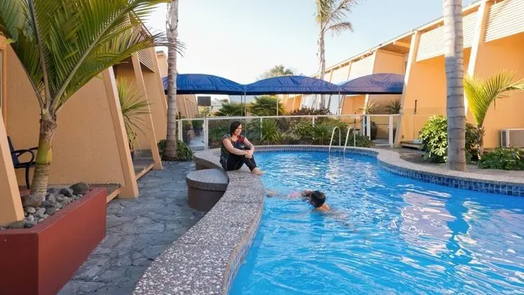 Oasis Beach Resort - Havuz