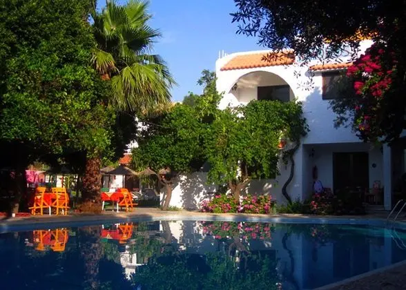Oasis Hotel Bungalows - Havuz