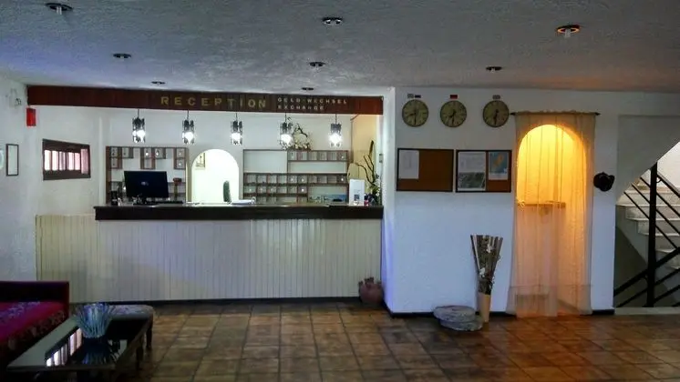 Oasis Hotel Bungalows - Lobi