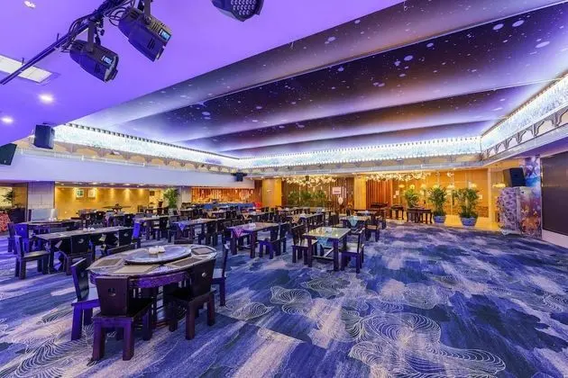 Oasis Grand Hotel