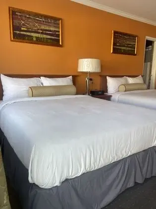 Oasis Inn & Suites