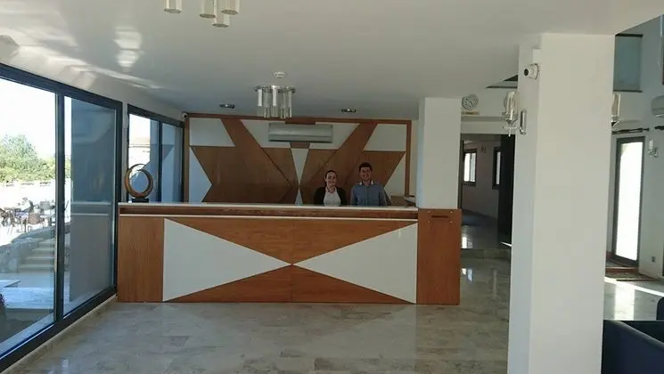 Oasis Hotel - Lobi