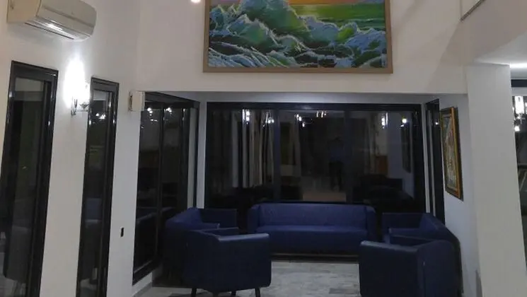 Oasis Hotel - Lobi