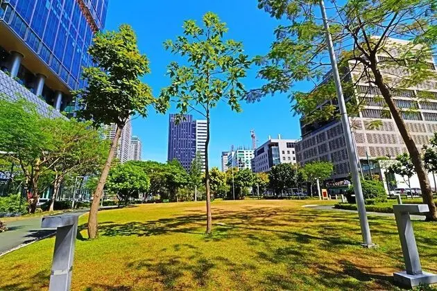 Oasis Regency at Fort Victoria BGC - Dış Mekan