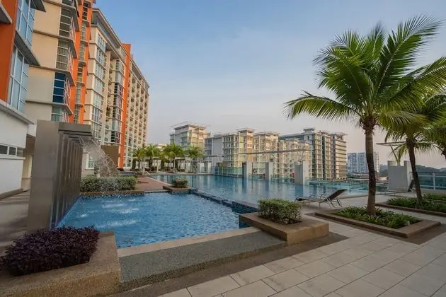 Oasis Square Serviced Apartment - Havuz