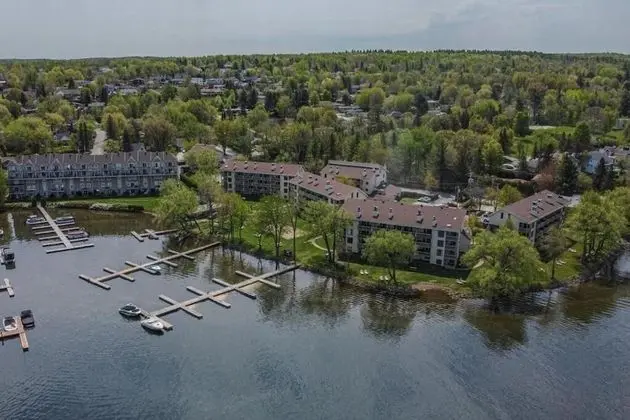 Oberge du Village - Condo C-304, Waterfront Inside Pool and spa - Dış Mekan