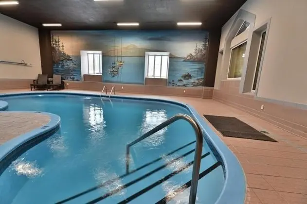 Oberge du Village - Condo C-304, Waterfront Inside Pool and spa - Havuz