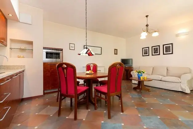 Obrzeżna Apartment by Renters