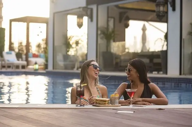 Occidental Al Jaddaf, Dubai - Havuz