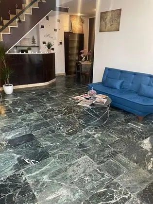 Occidental Wise Transit Hotel - Lobi