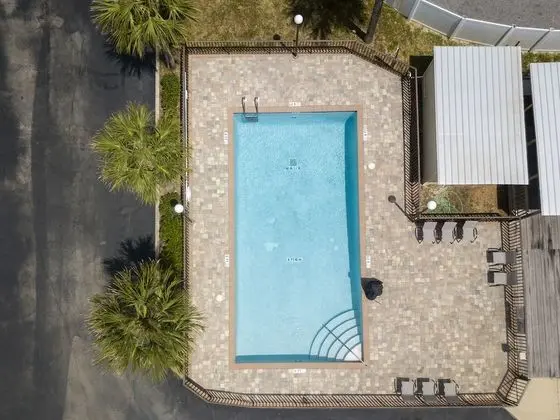Ocean Breeze Inn - Havuz