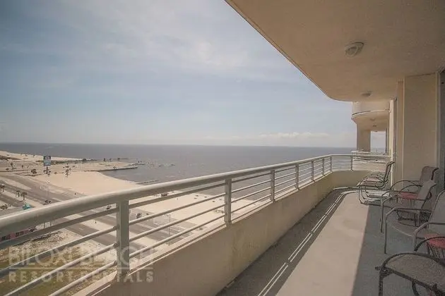 Ocean Club 1006