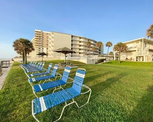 Ocean Court Beachfront Hotel - Dış Mekan