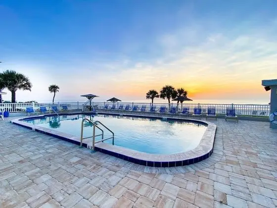 Ocean Court Beachfront Hotel - Havuz