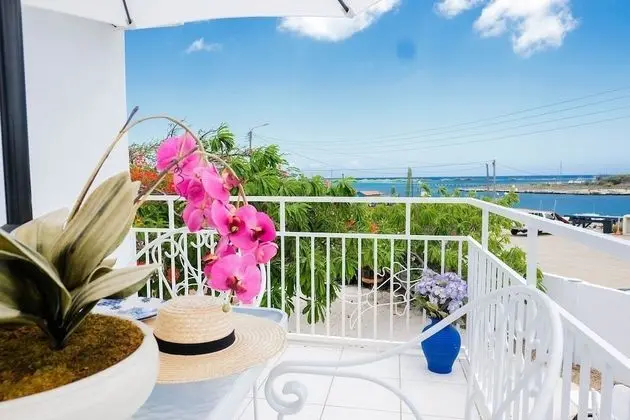 Ocean Front Villa in Aruba - Stunning Full House