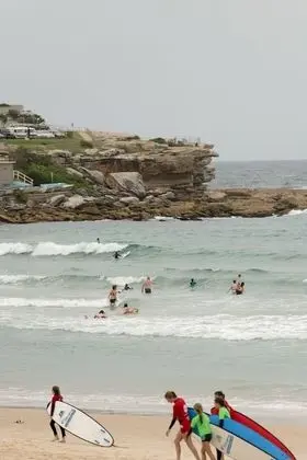 Ocean Front Building On Bondi Beach - Plaj