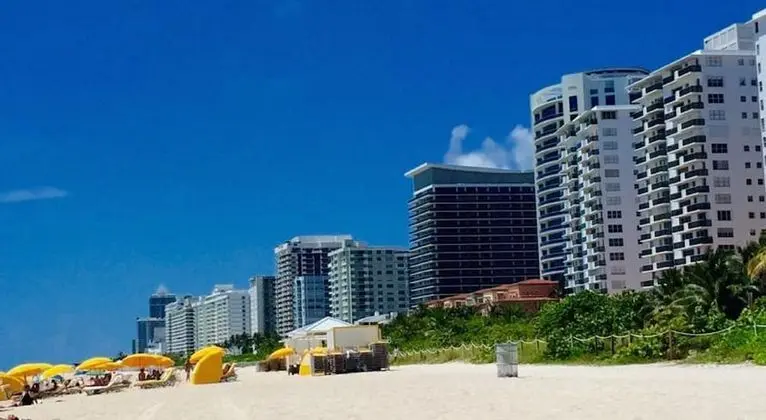 Ocean Front Casablanca Studios with FULL KITCHENS & Beach access By BL Rentals - Plaj