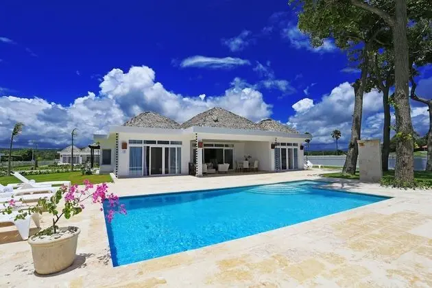 Ocean Front Villa Deluxe 4 Bedroom