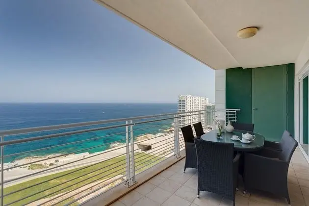 Ocean Front LUX Apartment inc Pool, Upmarket Area