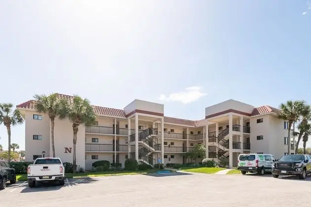 Ocean Village Club N33