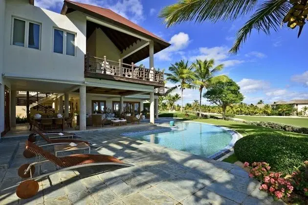 Ocean and Golf View 5-bedroom Villa With Unique Tropical Style