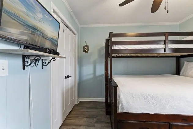 Ocean Pier Beach-view Condos - Oda