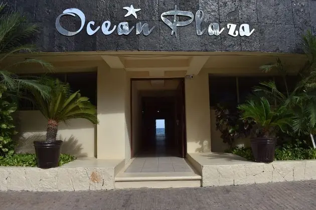 Ocean Plaza 17 by Praia