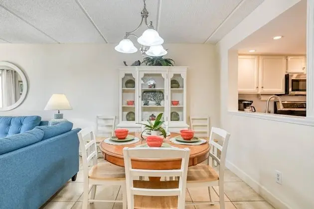 Ocean and Racquet 8110