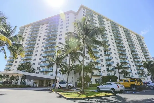 Ocean Reserve Luxury Condos Across from Sunny Isles Beach - Dış Mekan