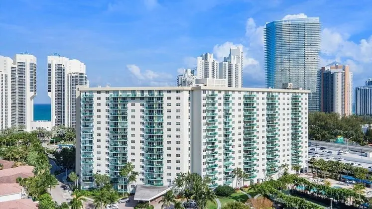 Ocean Reserve Luxury Condos Across from Sunny Isles Beach - Dış Mekan