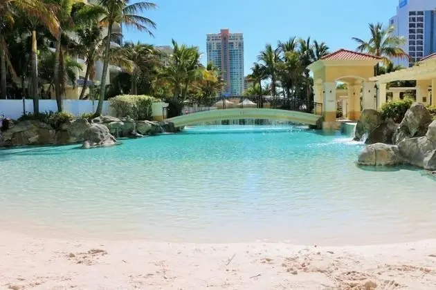 Ocean & Riverview at Chevron Renaissance - Havuz
