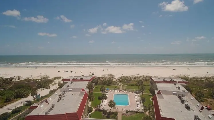 Ocean View 2 Bed, 2 Bath, Steps to the Beach - Spanish Trace 240