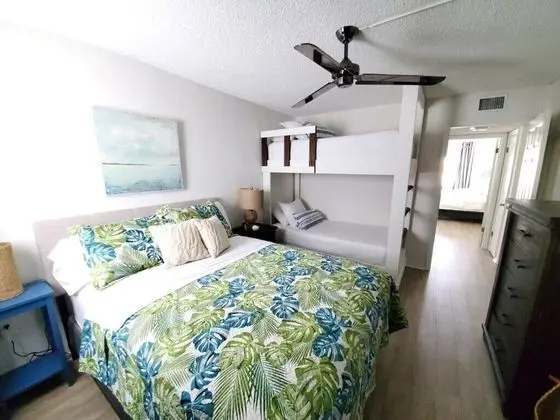 Ocean View 2 Bed, 2 Bath, Steps to the Beach - Spanish Trace 240 - Oda