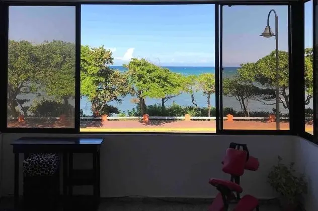Ocean View 3bedroom With Amazing View in the Middle of Town Late Night Walks
