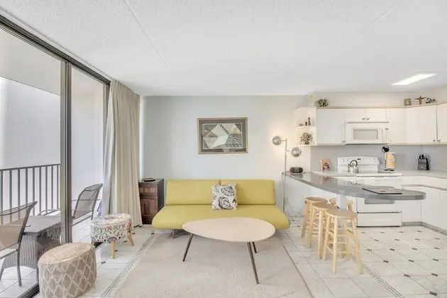 Ocean View Condo on 25th Floor Near Beach & Royal Hawaiian Shopping Center by Redawning