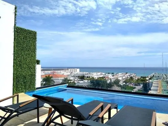 Ocean View From the Rooftop Pool Only one Block to the Beach, Studio for 2