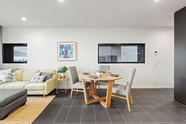Ocean Views St Kilda Apartment by Ready Set Host - Oda Düzeni