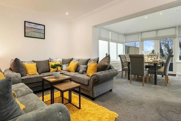 Ocean Waves - Ground Floor Apartment Pet Friendly Enclosed Garden - Oda