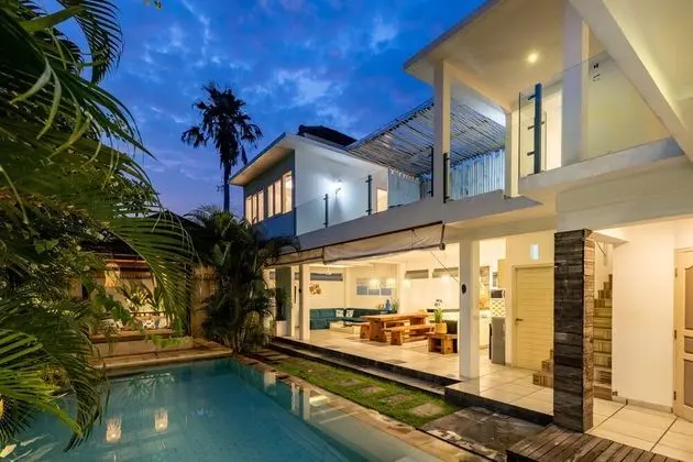 Oceana 4BR Villa in Seminyak By azure - Dış Mekan