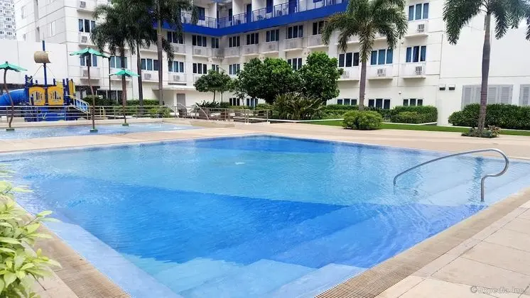 Oceanblue Manila Condotel Sea Residences - Havuz