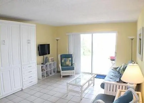 Oceanfront, 1 Bedroom Studio - Four Winds 10D