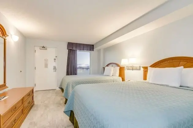 Oceanfront Boardwalk Condo w Private Balcony & Close to the Beach - Oda
