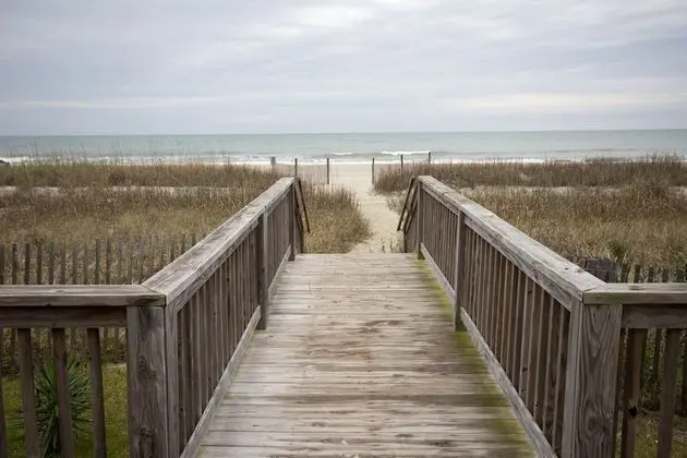 Oceanfront Boardwalk Condo w Private Balcony & Close to the Beach - Plaj