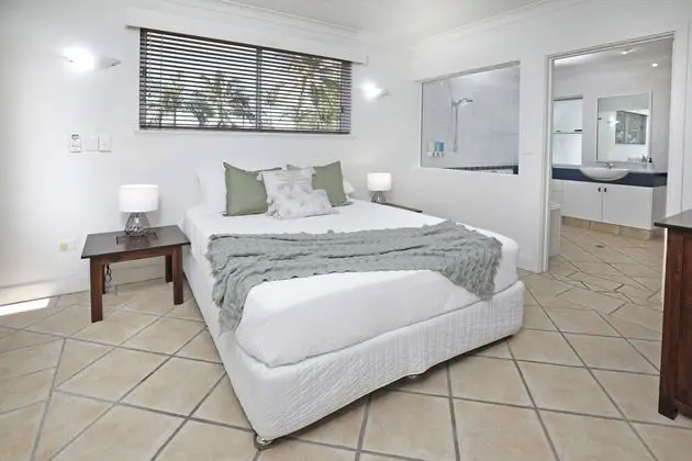 Oceanfront Breeze with Ultimate Beach Views 5 - Oda