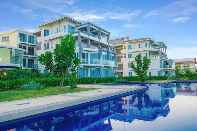 Oceanfront Condos Nilaveli by ICC - Havuz