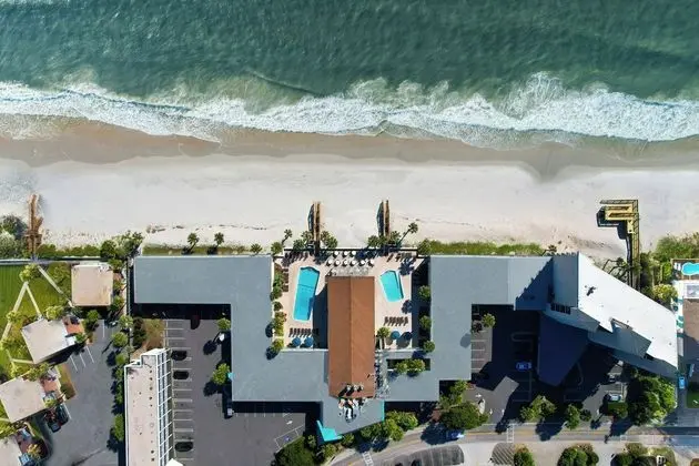 Oceanfront Litchfield Inn - Dış Mekan